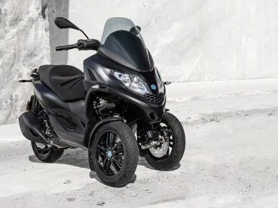 Moto-in-prodej-motocyklu-Piaggio-mp-deep-black-300-gal-2