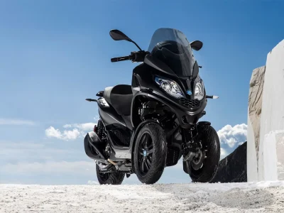 Moto-in-prodej-motocyklu-Piaggio-mp-deep-black-300-gal-3